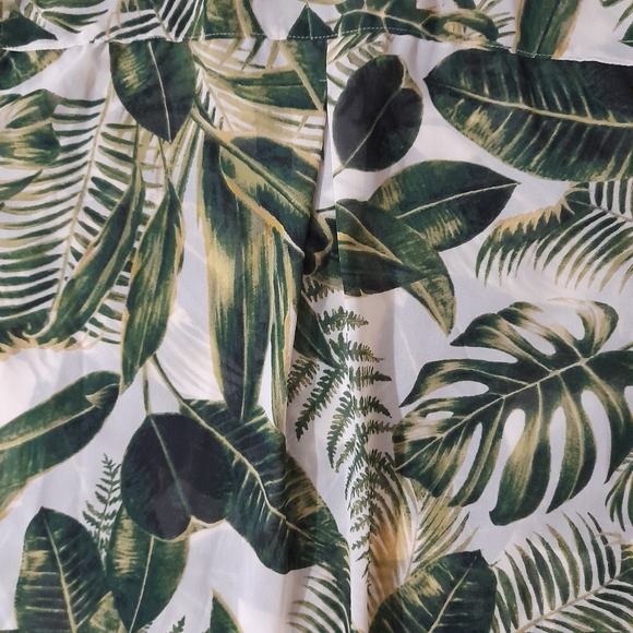 ● H&M | Sleeveless semi sheer Palm Leaf Botton Up - Picture 11 of 13